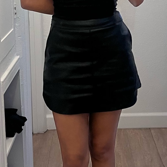 Forever21 black faux leather mini skirt - Picture 5 of 5